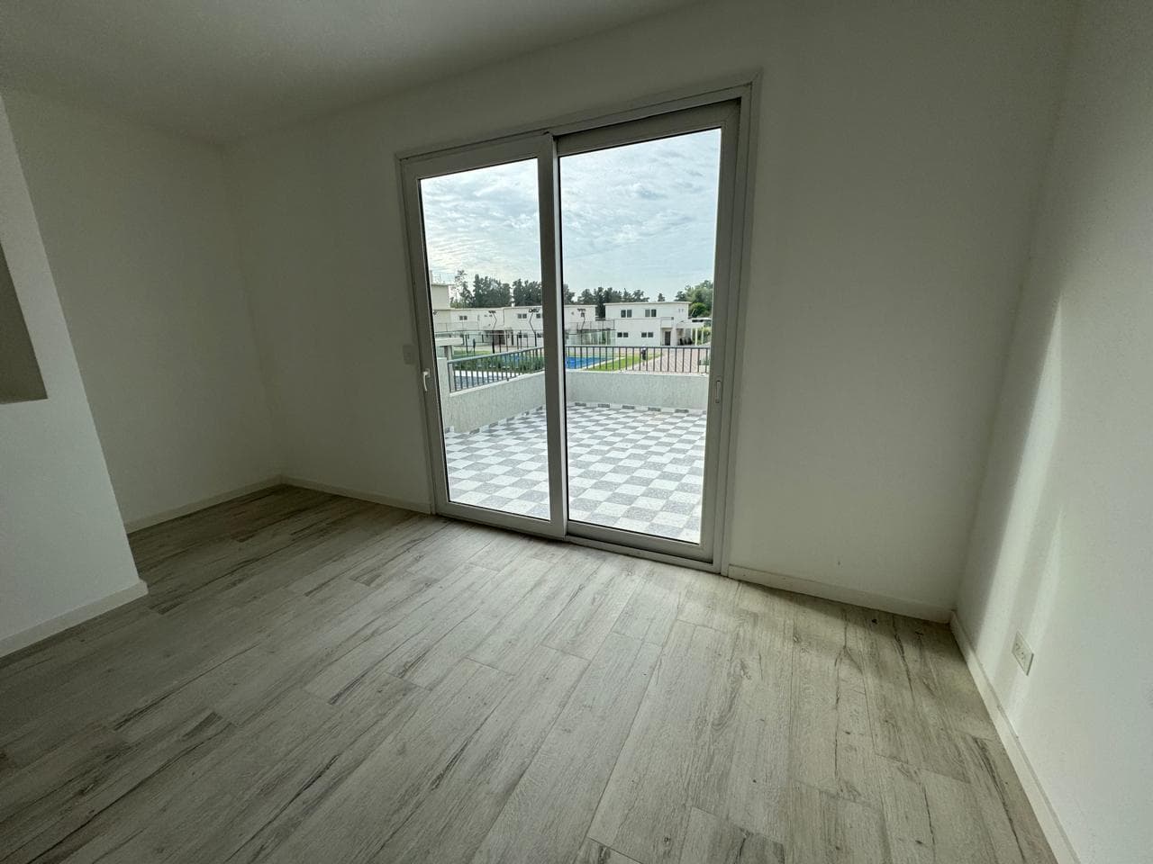 4-Bedroom House in Pilar with a Garden and Amenities