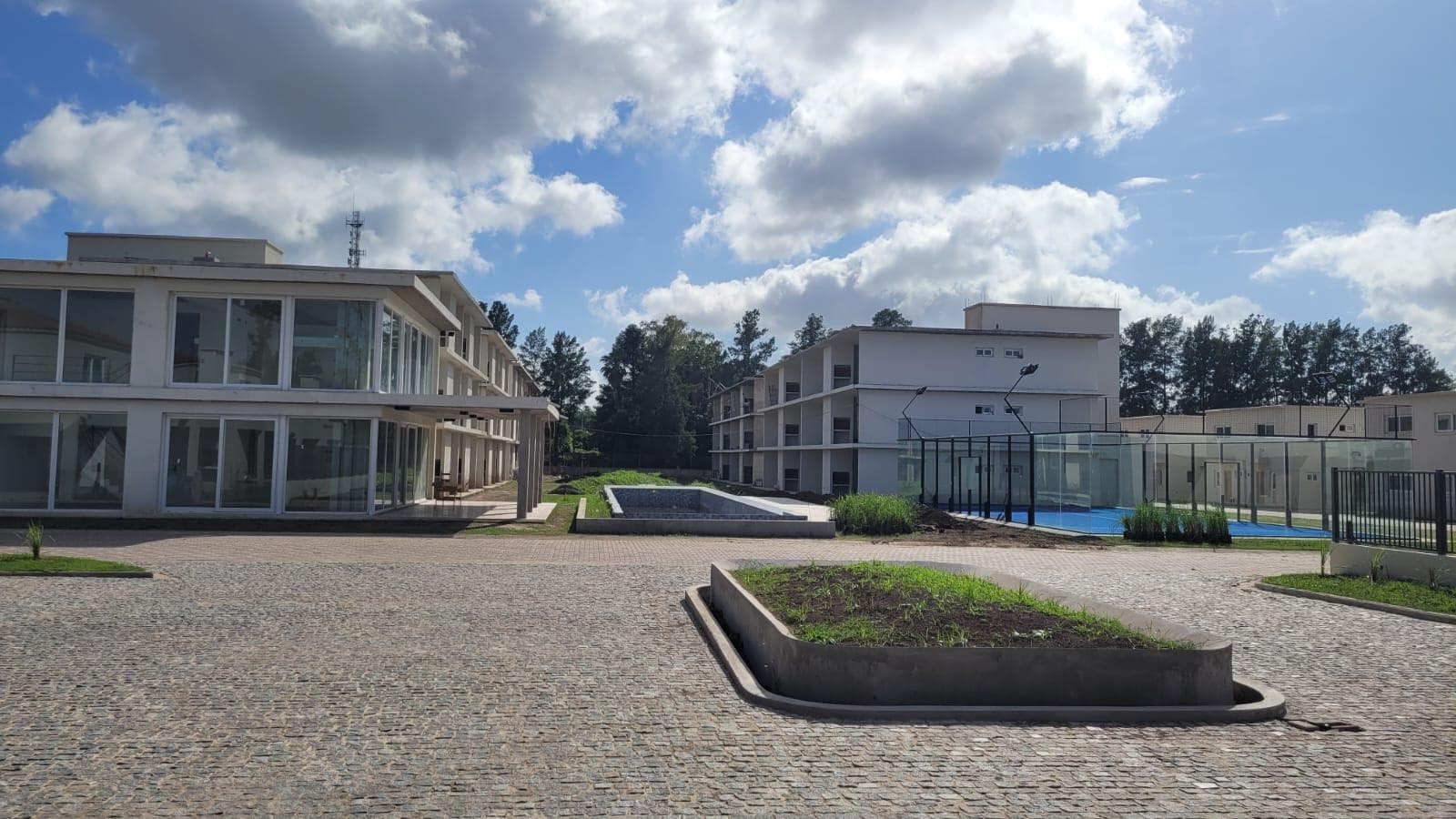4-Bedroom House in Pilar with a Garden and Amenities
