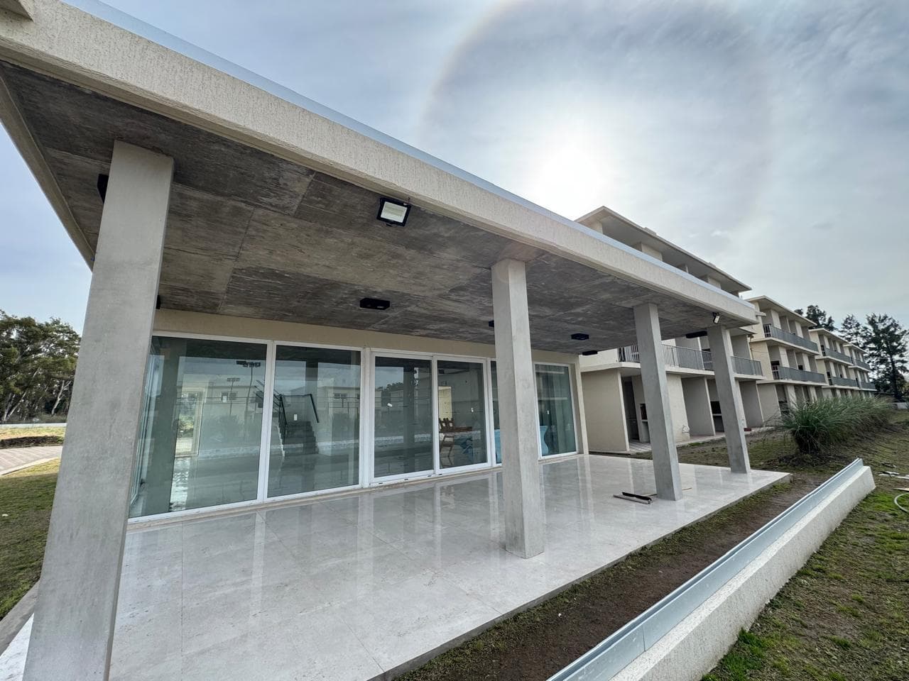 4-Bedroom House in Pilar with a Garden and Amenities