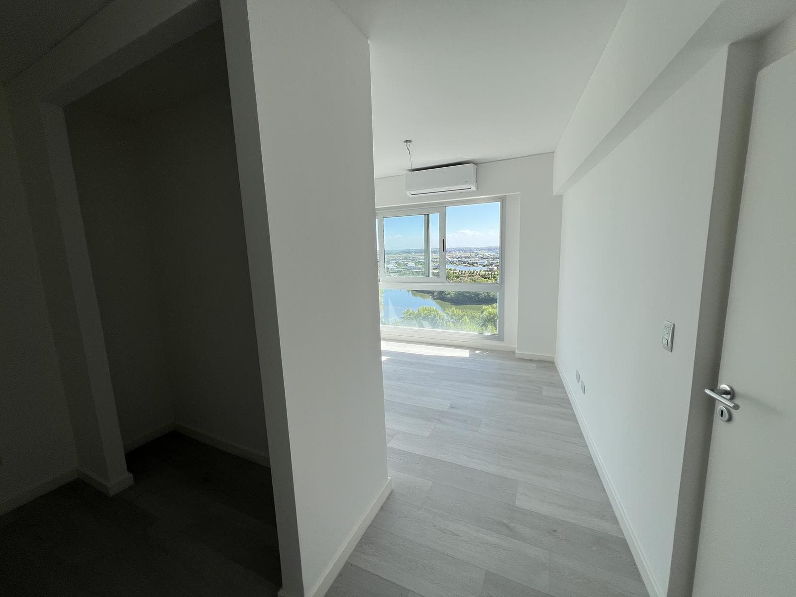 For Sale: 2-room apartment on a high floor with an unobstructed view at Remeros Beach Sky 2 - Tigre