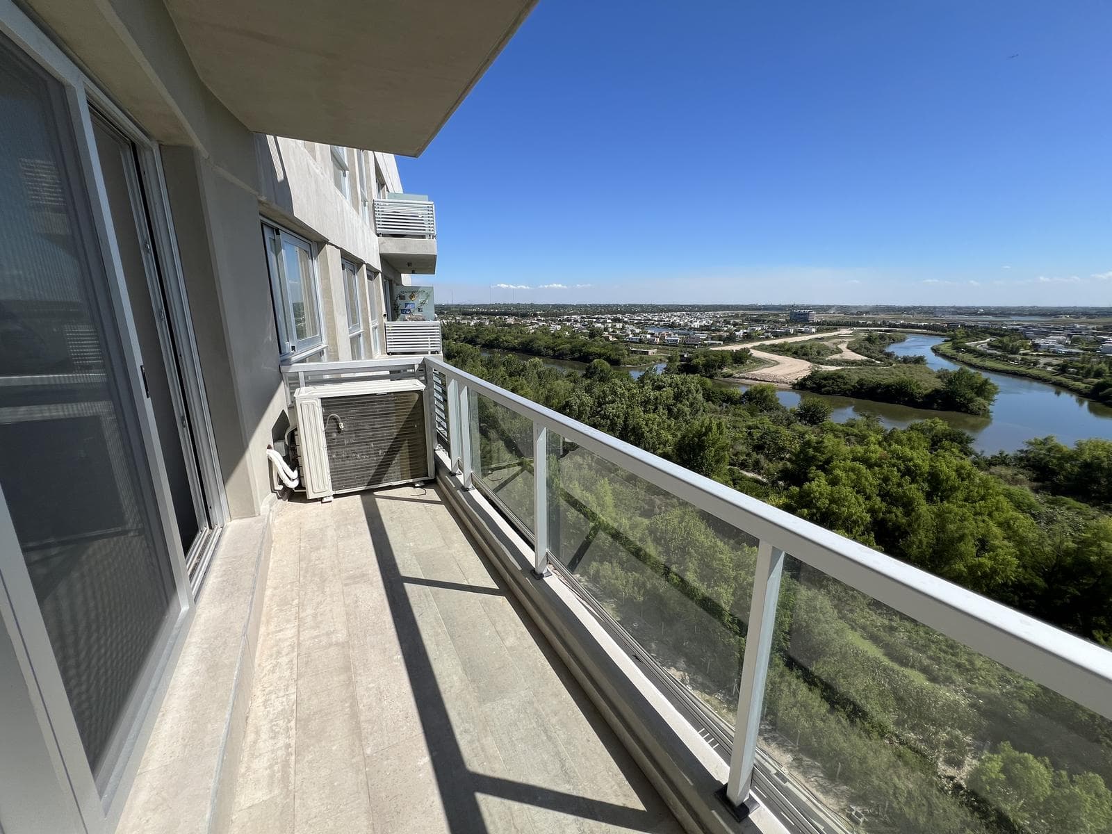 For Sale: 2-room apartment on a high floor with an unobstructed view at Remeros Beach Sky 2 - Tigre