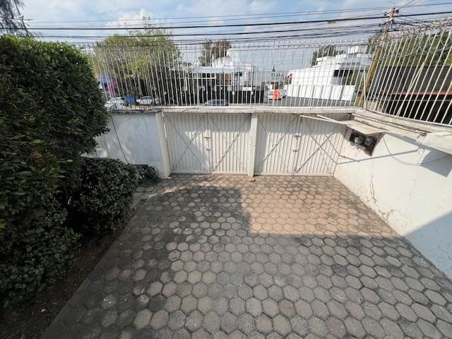 HOUSE FOR RENT ON AVENIDA DE LOS BOSQUES, LOMAS DE TECAMACHALCO!