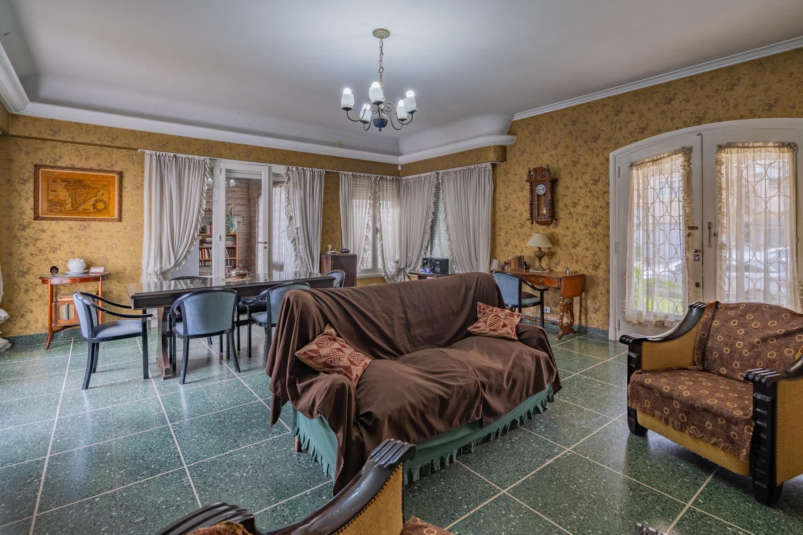 4-Room Villa with Garage in Parque Chauvin