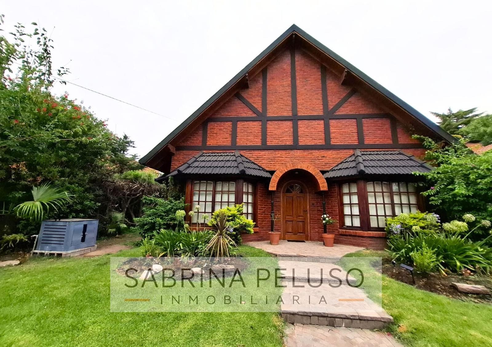 Casa en Canning (E. Echeverria)