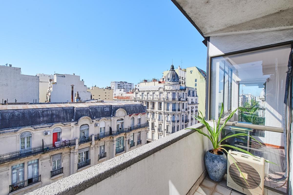 Upper-Floor Apartment for Sale on the Main Street on Callao Avenue – For Commercial or Residential Use