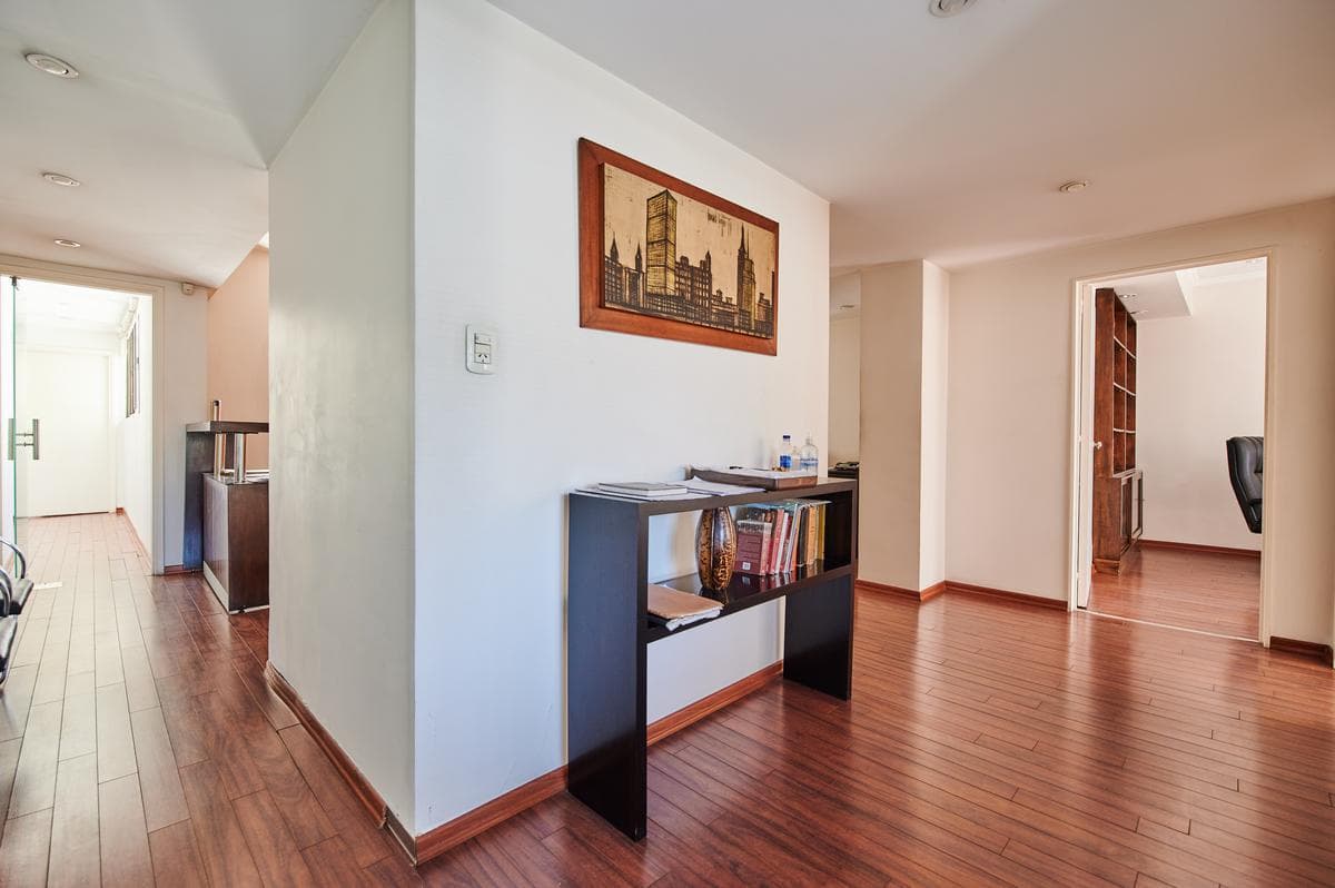 Upper-Floor Apartment for Sale on the Main Street on Callao Avenue – For Commercial or Residential Use