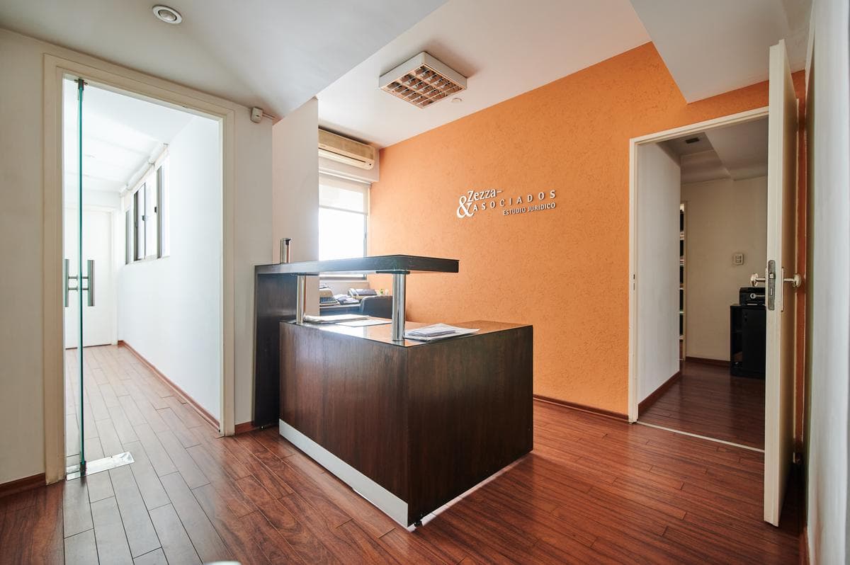 Upper-Floor Apartment for Sale on the Main Street on Callao Avenue – For Commercial or Residential Use