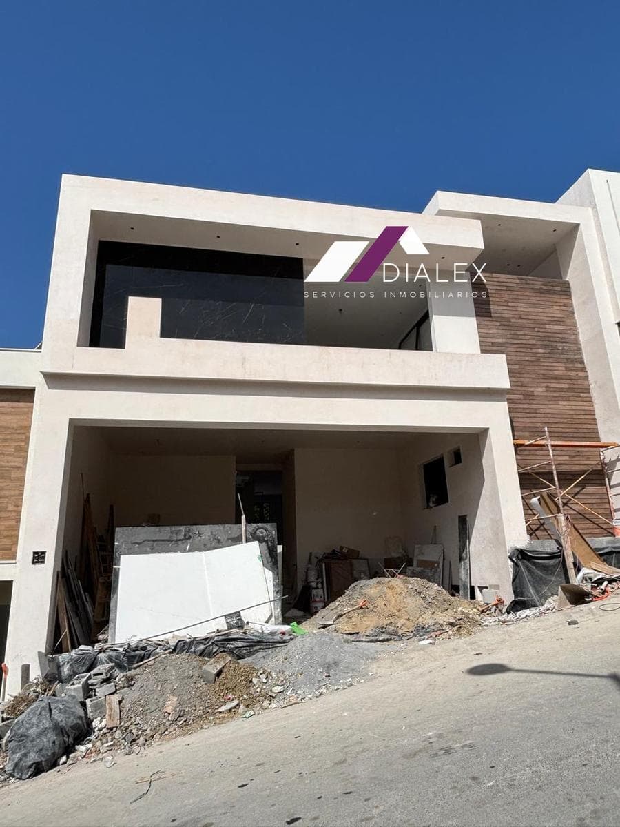 Castaños del Vergel Subdivision - NATIONAL HIGHWAY - House FOR SALE, South Area of MONTERREY, 584 m2