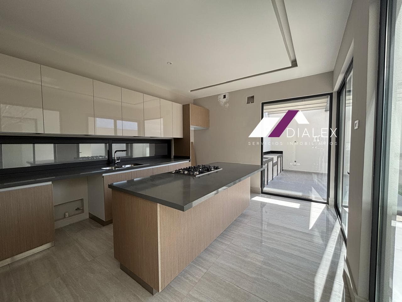 Castaños del Vergel Subdivision - NATIONAL HIGHWAY - House FOR SALE in the Southern Area of MONTERREY, 377 m2