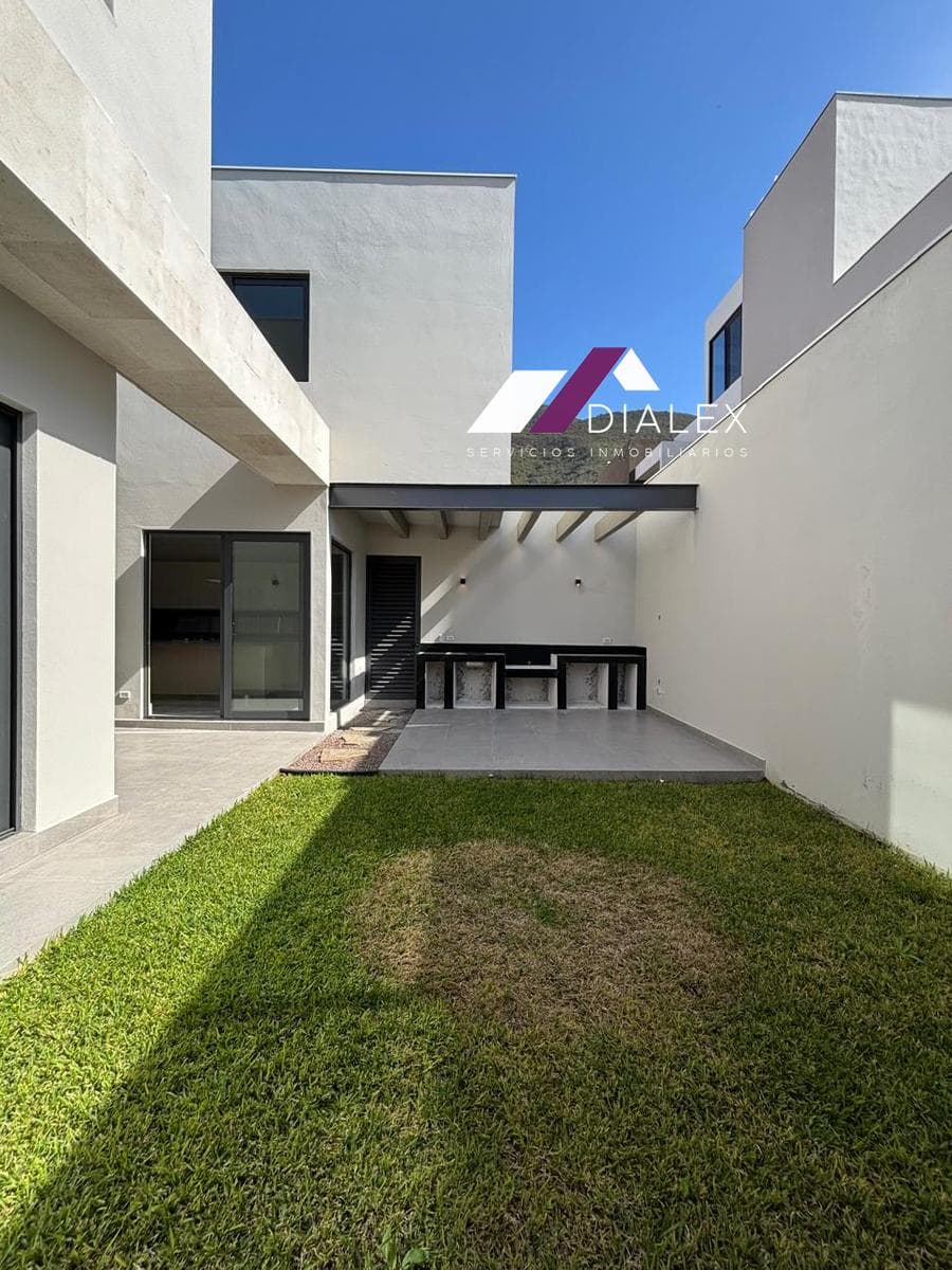 Castaños del Vergel Subdivision - NATIONAL HIGHWAY - House FOR SALE in the Southern Area of MONTERREY, 377 m2