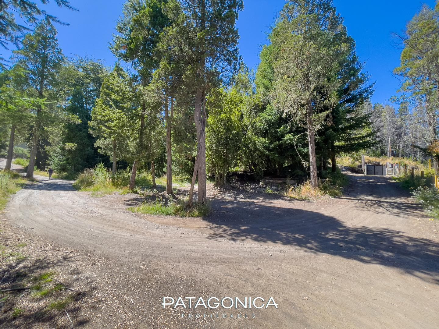 FOR SALE: 1,320 m² LOT IN THE LAS BALSAS GATED COMMUNITY, VILLA LA ANGOSTURA