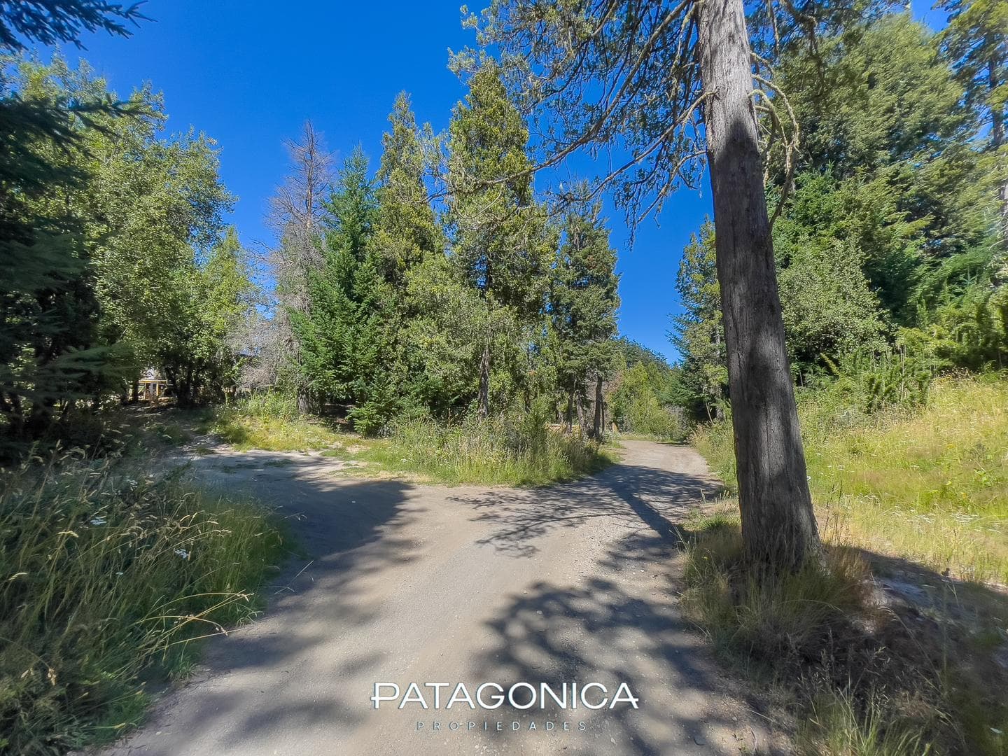 FOR SALE: 1,320 m² LOT IN THE LAS BALSAS GATED COMMUNITY, VILLA LA ANGOSTURA