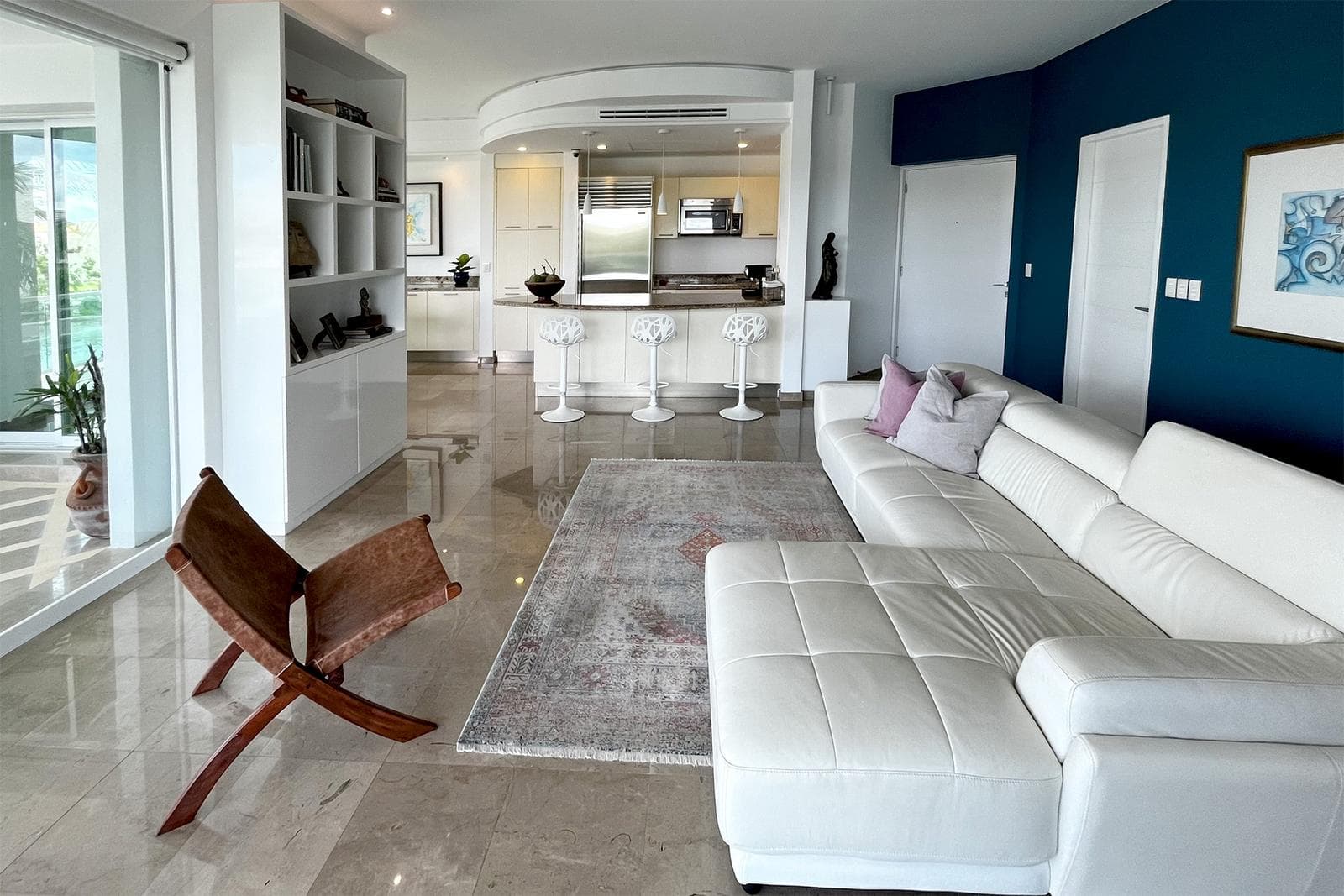 GRAN PENINSULA - 2-Bedroom Condo with Spacious Terrace, Private Jacuzzi, and Access to the Marina in Puerto Aventuras