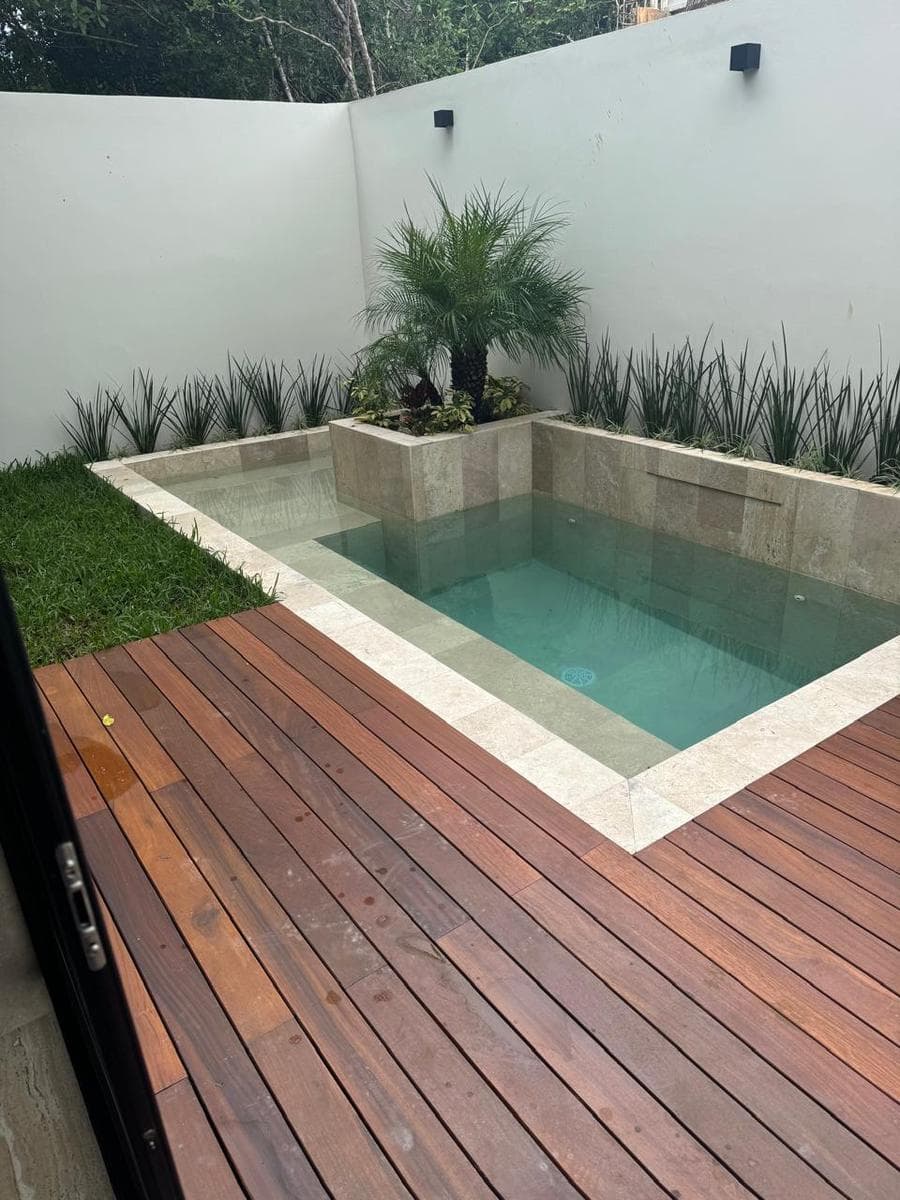 HOUSE FOR SALE IN CANCUN ON VIA CUMBRES