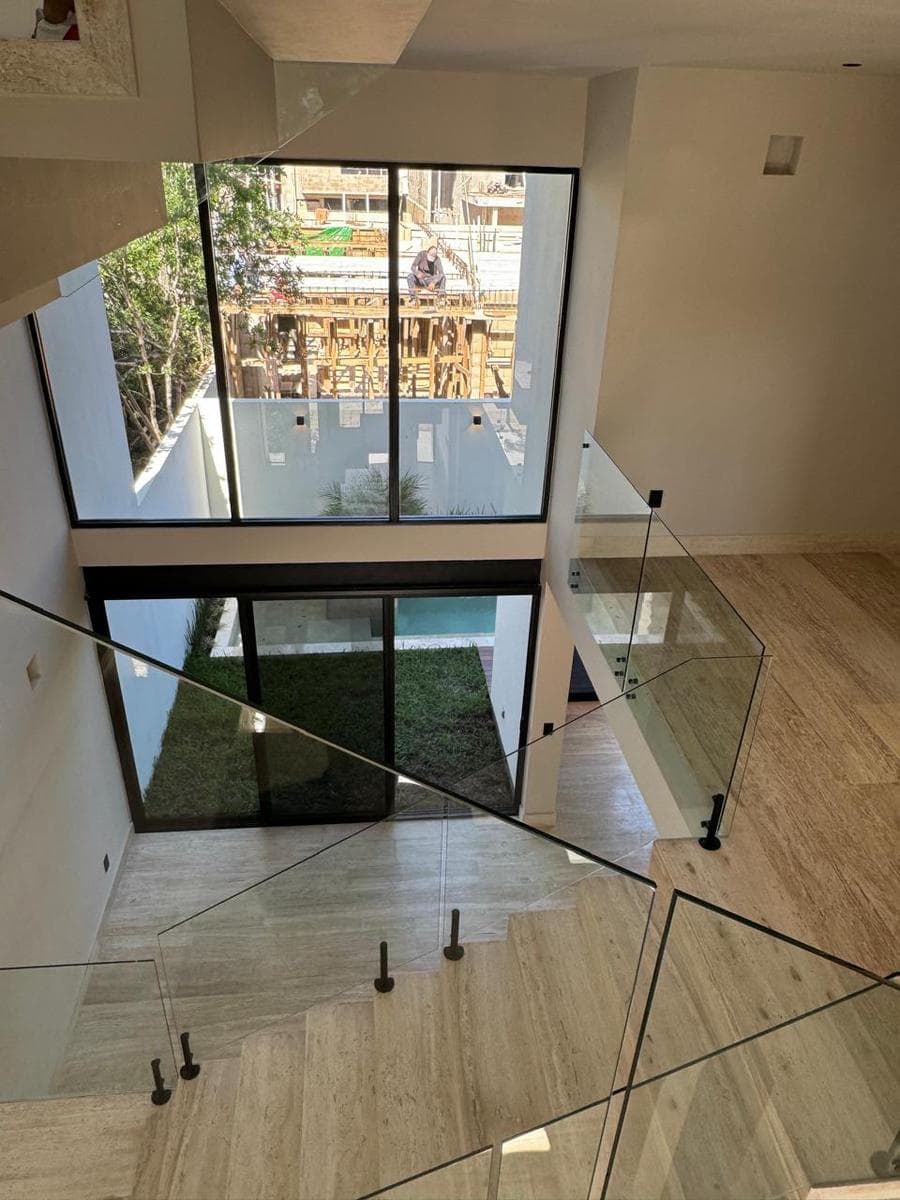 HOUSE FOR SALE IN CANCUN ON VIA CUMBRES