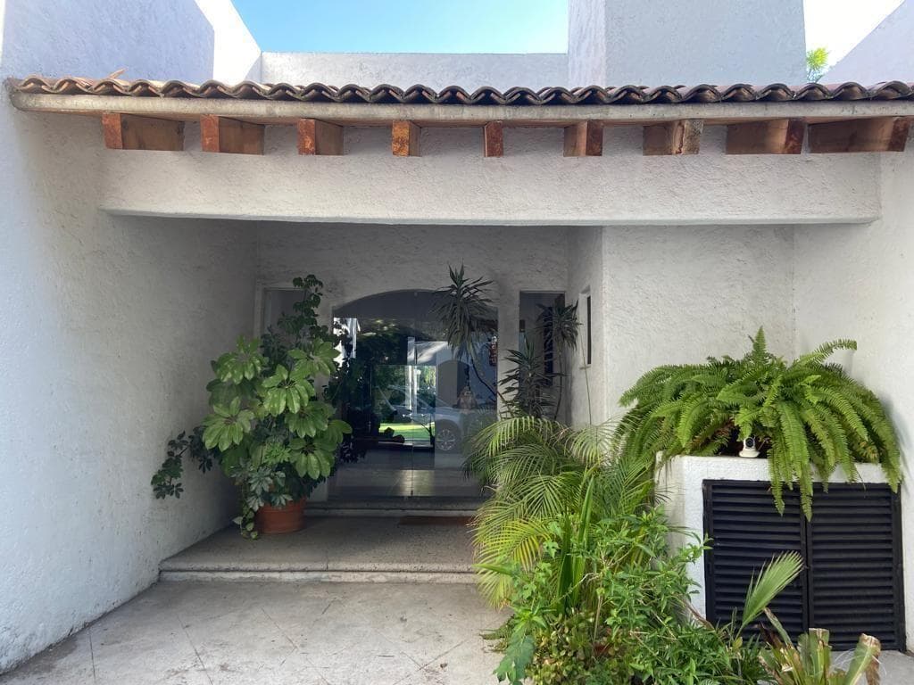 BEAUTIFUL ONE-STORY HOME FOR SALE IN THE JURICA RESIDENTIAL COMPLEX