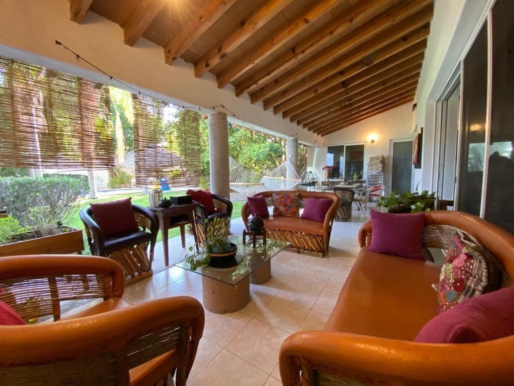 BEAUTIFUL ONE-STORY HOME FOR SALE IN THE JURICA RESIDENTIAL COMPLEX