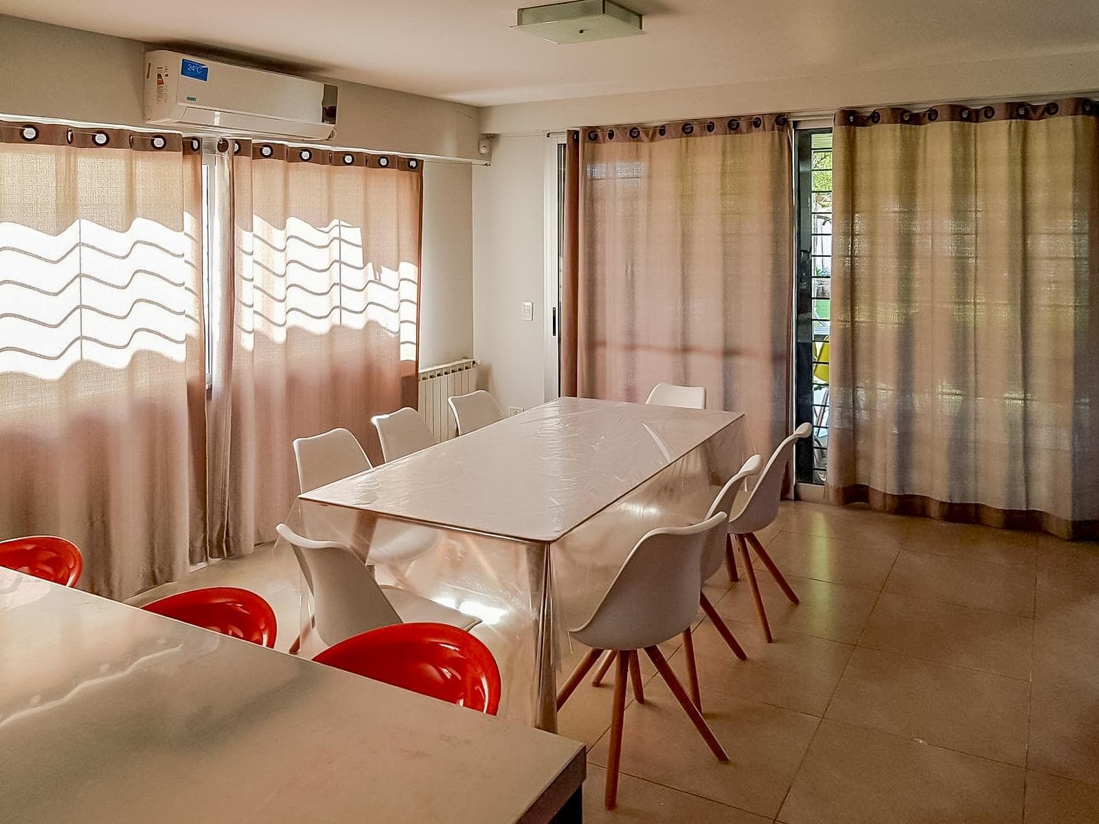 FOR SALE - 4-bedroom house with barbecue area, garden, and pool - Fisherton, Rosario.