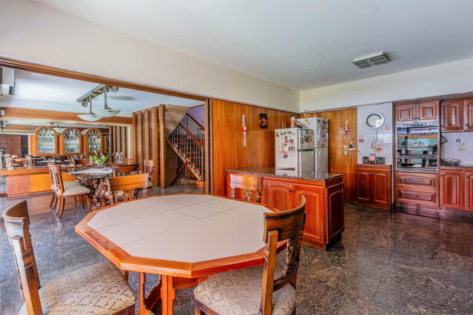 House for Sale in Flores, CABA: 5 Rooms, 3 Bedrooms, Home Office, Patio, Barbecue Area, Covered Garage