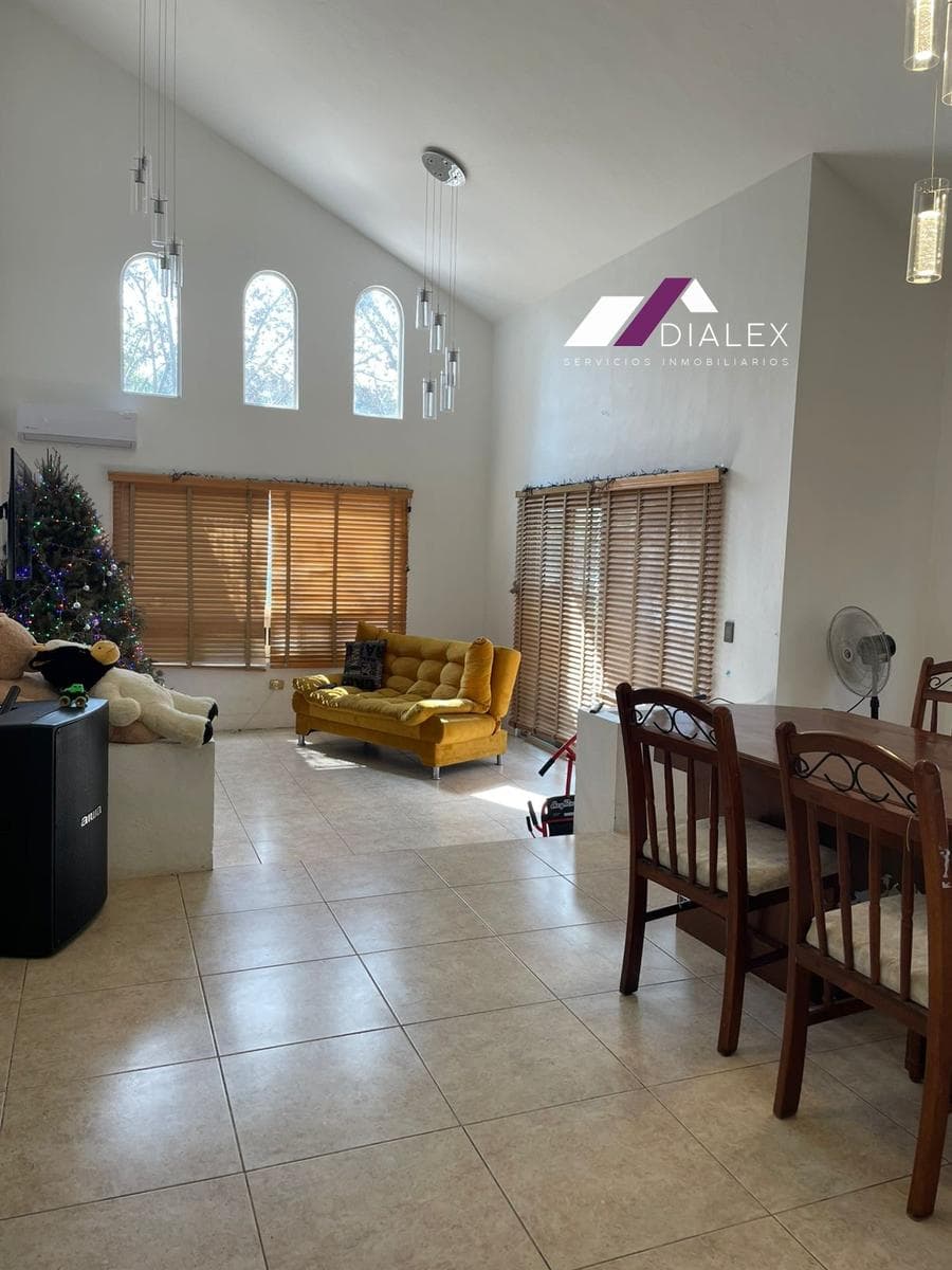 FOR SALE: Corner House, 875 m², VILLAS DE SANTIAGO, San Francisco, NATIONAL HIGHWAY