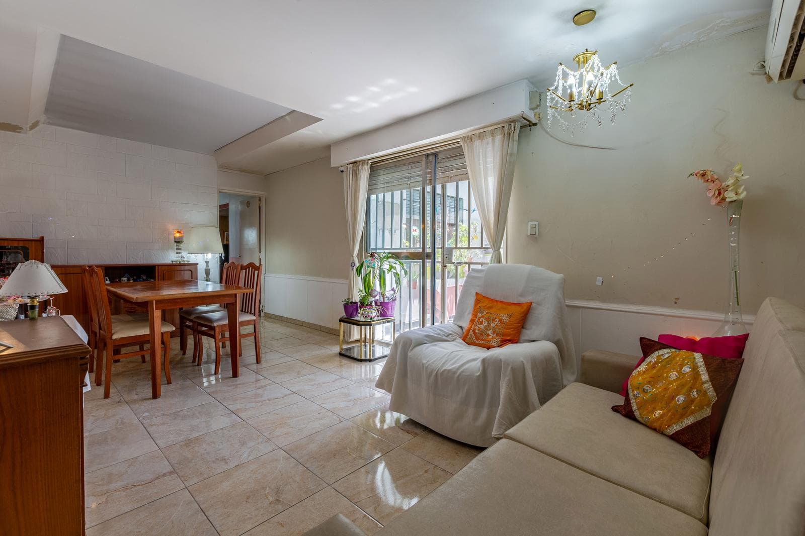 FOR SALE/EXCHANGE - 2 houses: one ground-floor unit with 2 bedrooms and another first-floor unit with 1 bedroom. South District, Rosario.