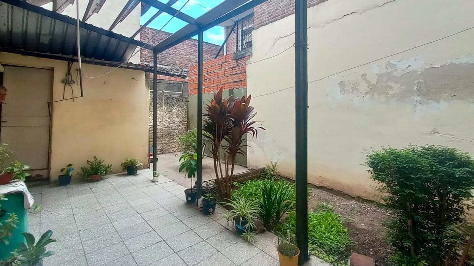 FOR SALE - 4-bedroom house with garage - Belgrano neighborhood, Rosario. QUALIFIES FOR A MORTGAGE.