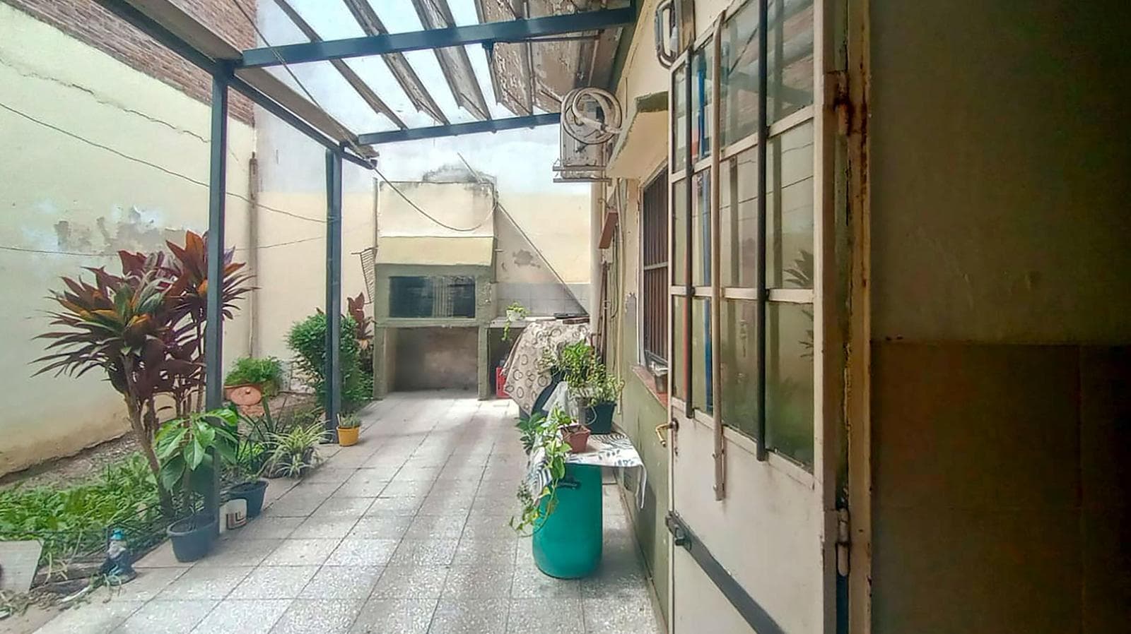 FOR SALE - 4-bedroom house with garage - Belgrano neighborhood, Rosario. QUALIFIES FOR A MORTGAGE.