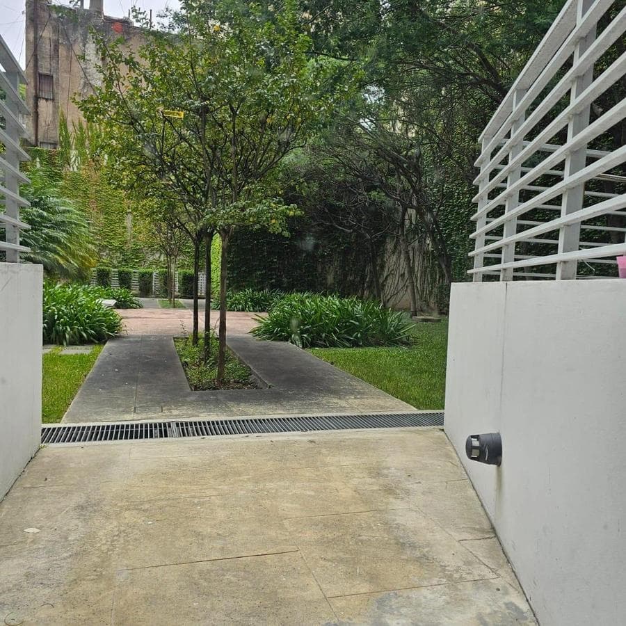 Studio apartment. Can be divided. Balcony. Sum. San Nicolás.