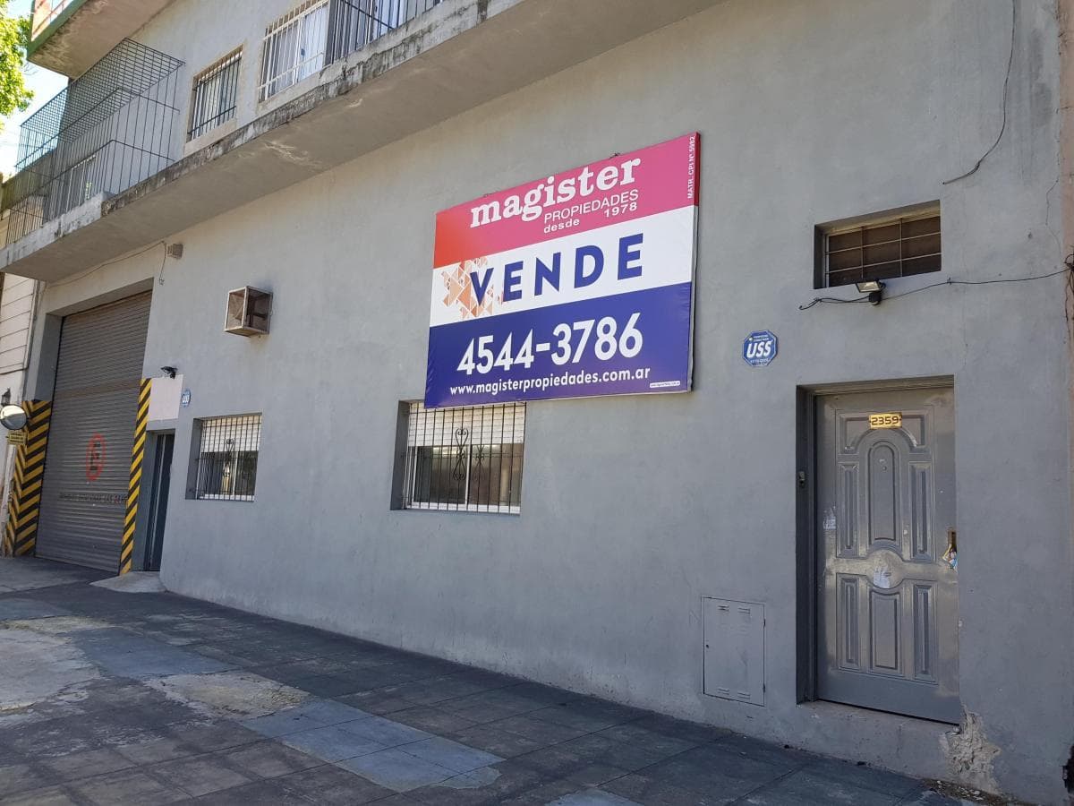 1,600 m² warehouse. Truck access. 17 x 50 m lot. USAM - Paternal.