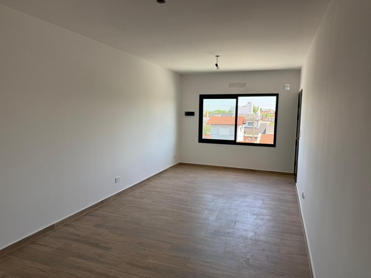 FOR SALE: BRAND-NEW 2-ROOM APARTMENT IN VILLA LUZURIAGA
