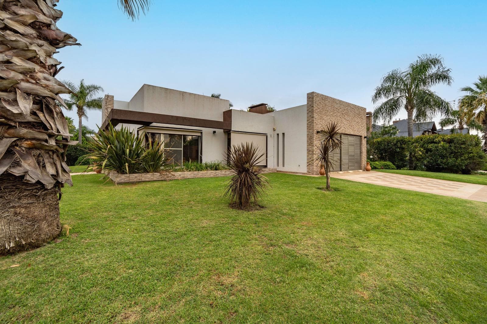FOR SALE: 3-Bedroom House in Funes Hills, Miraflores, Funes