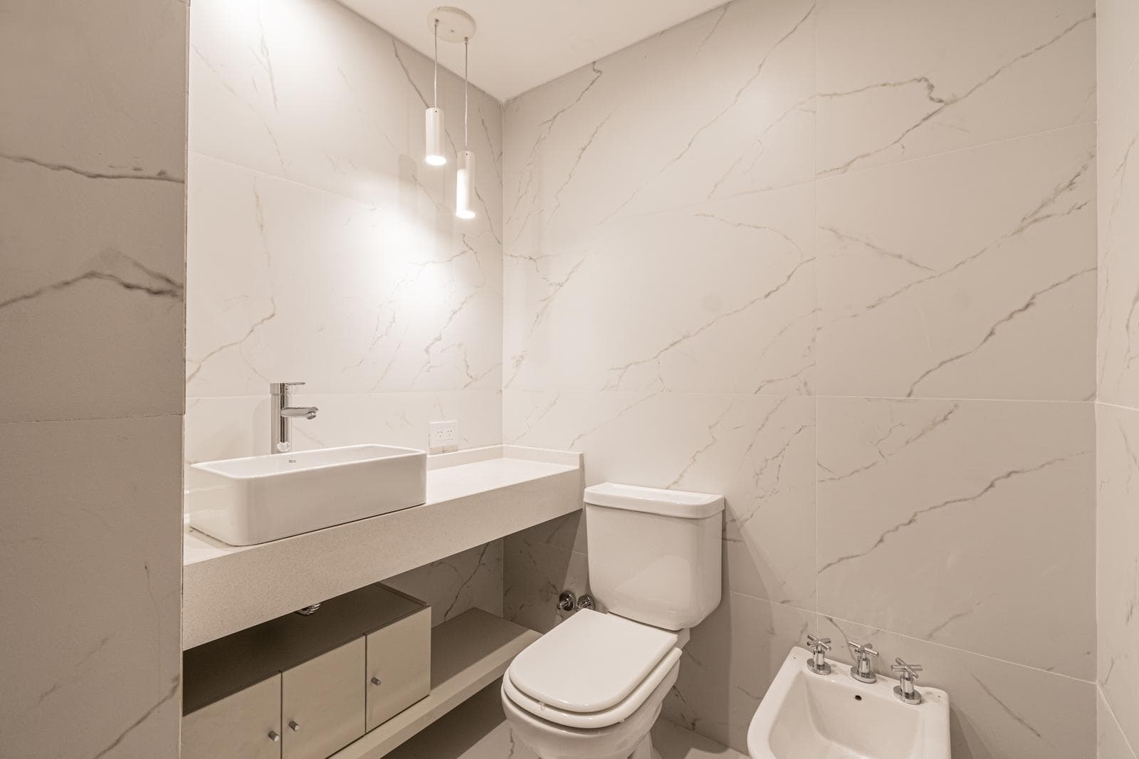 FOR SALE - 2-bedroom apartment with amenities. Downtown, Rosario.