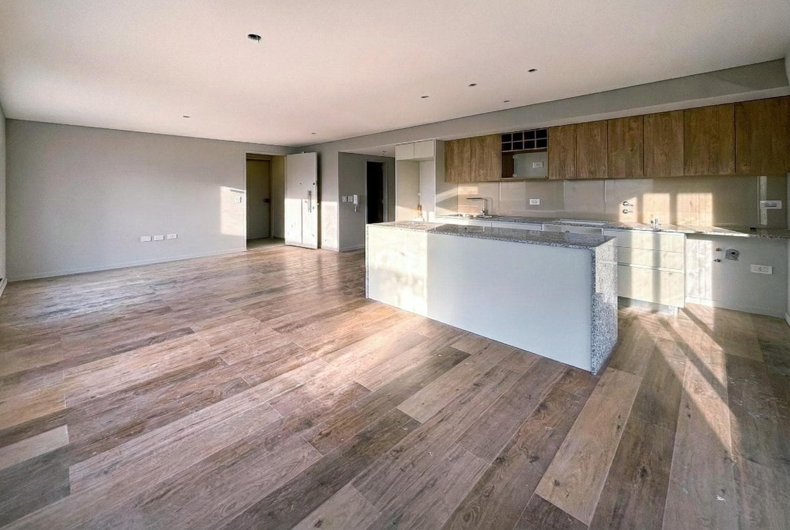 FOR SALE - 2-bedroom apartment with amenities. Downtown, Rosario.