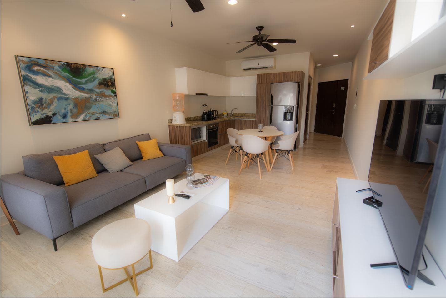 APARTMENT FOR SALE: 1 BEDROOM, 67 m², IN PLAYA DEL CARMEN, HALF A BLOCK FROM 5TH AVENUE