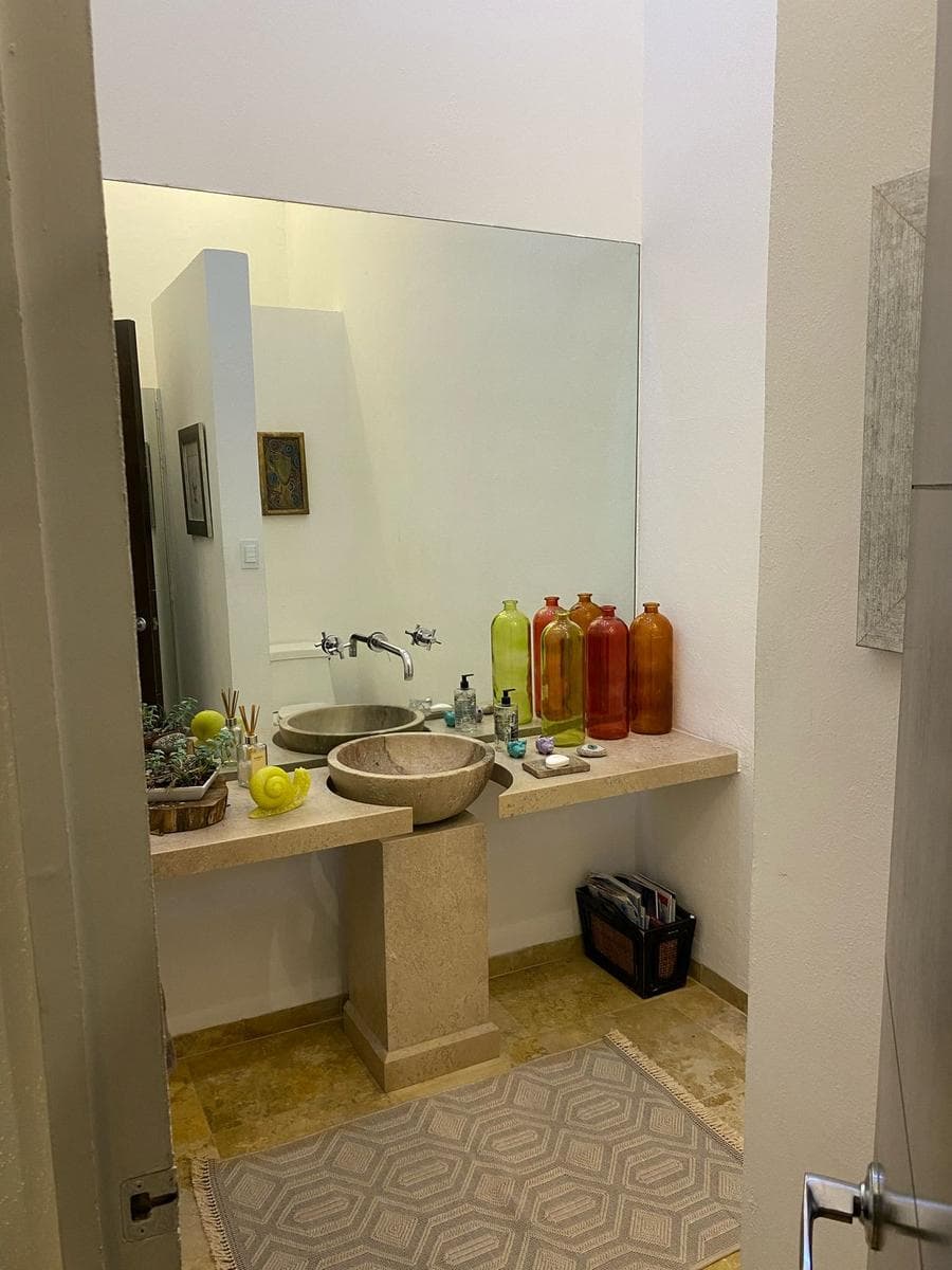 Casa en Venta en la Herradura con 3 recámaras con baño y vestidor