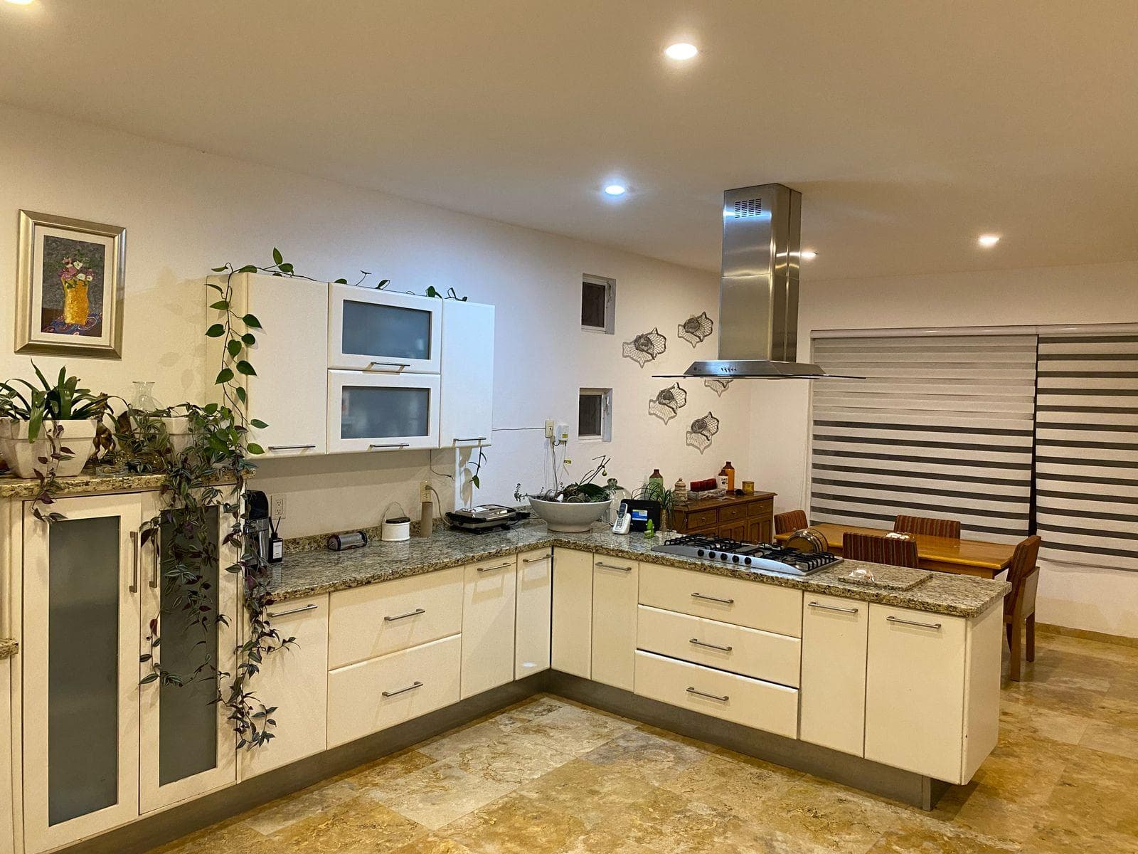 Casa en Venta en la Herradura con 3 recámaras con baño y vestidor