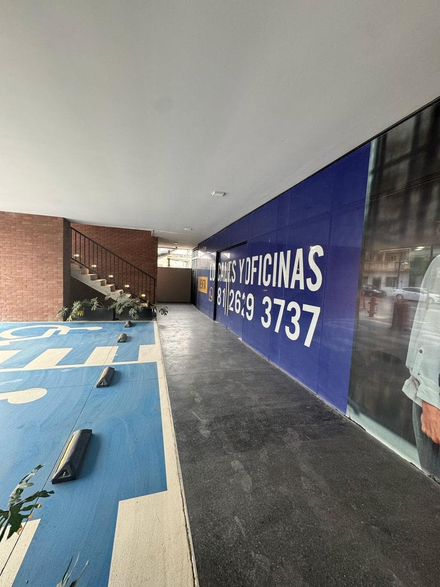 COMMERCIAL SPACE FOR RENT AT TORRE HEROES DEL 47, DOWNTOWN MONTERREY