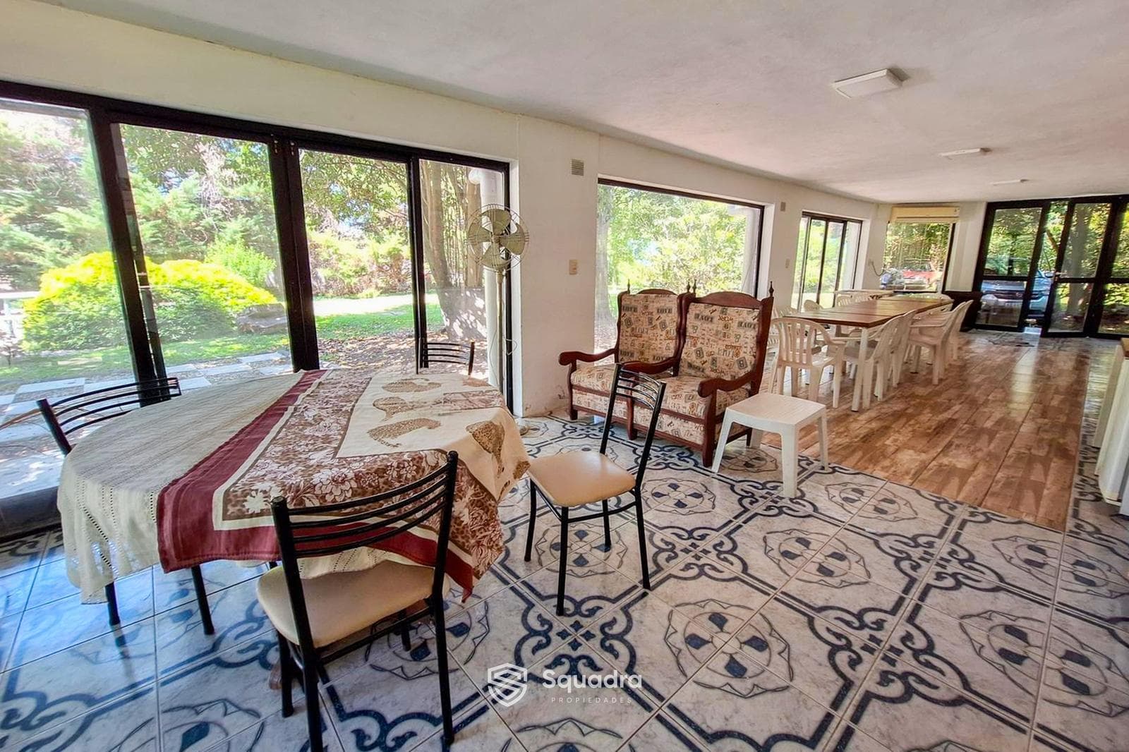 FOR RENT - 4-bedroom house with a park, barbecue area, and pool. Funes.