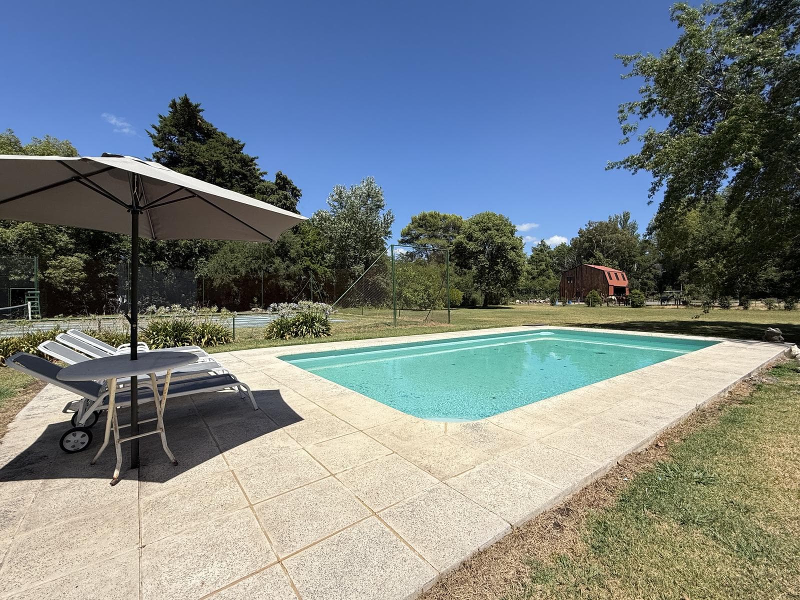 Charming country home for sale in the prestigious La Araucaria neighborhood | Lobos
