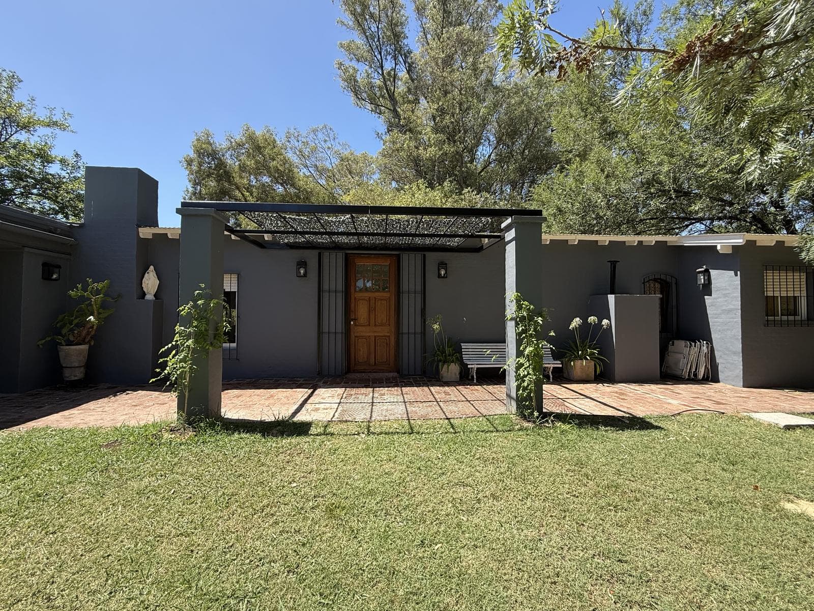 Charming country home for sale in the prestigious La Araucaria neighborhood | Lobos
