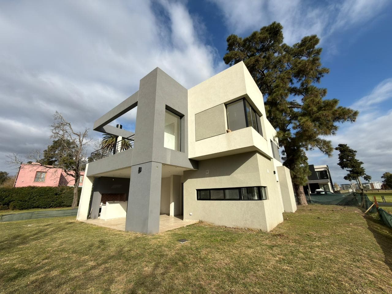 FOR SALE: LUXURY 5-ROOM HOME IN GREENVILLE, HUDSON