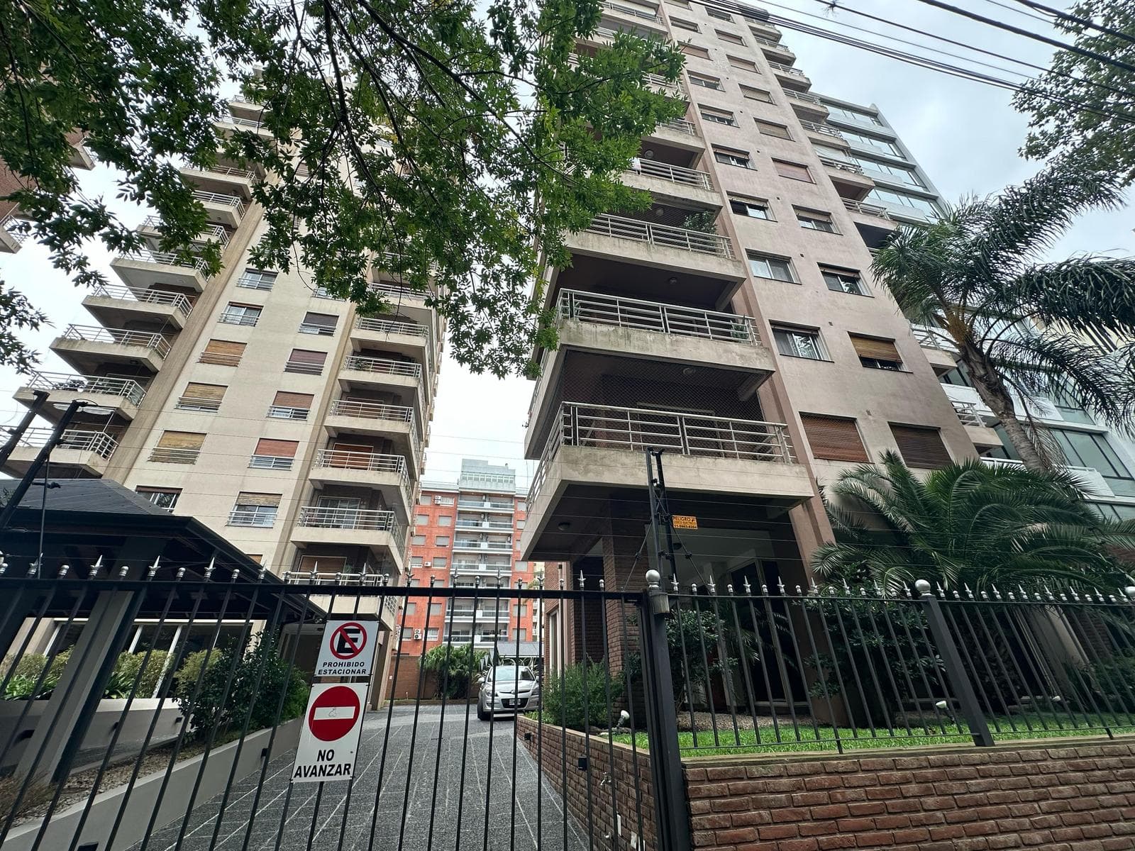 4-ROOM APARTMENT FOR SALE WITH GARAGE IN THE PLAZA CONESA AREA OF QUILMES—QUALIFIES FOR A LOAN