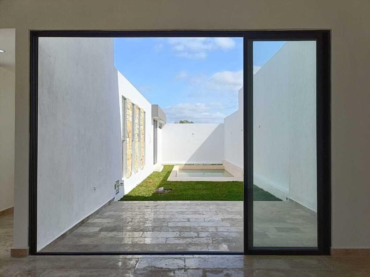 Single-story house with a double-height living room in Dzitya, Mérida