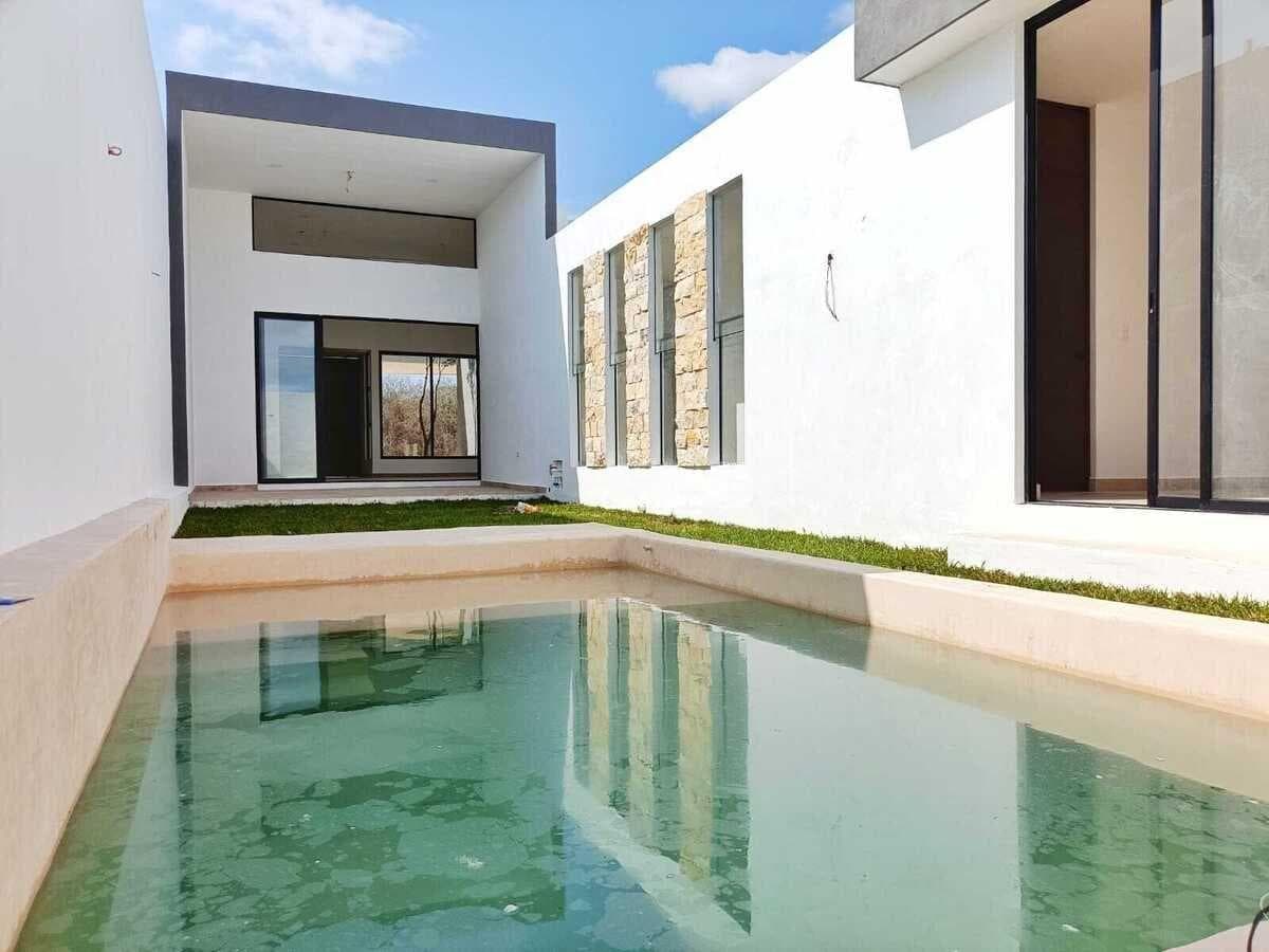 Single-story house with a double-height living room in Dzitya, Mérida