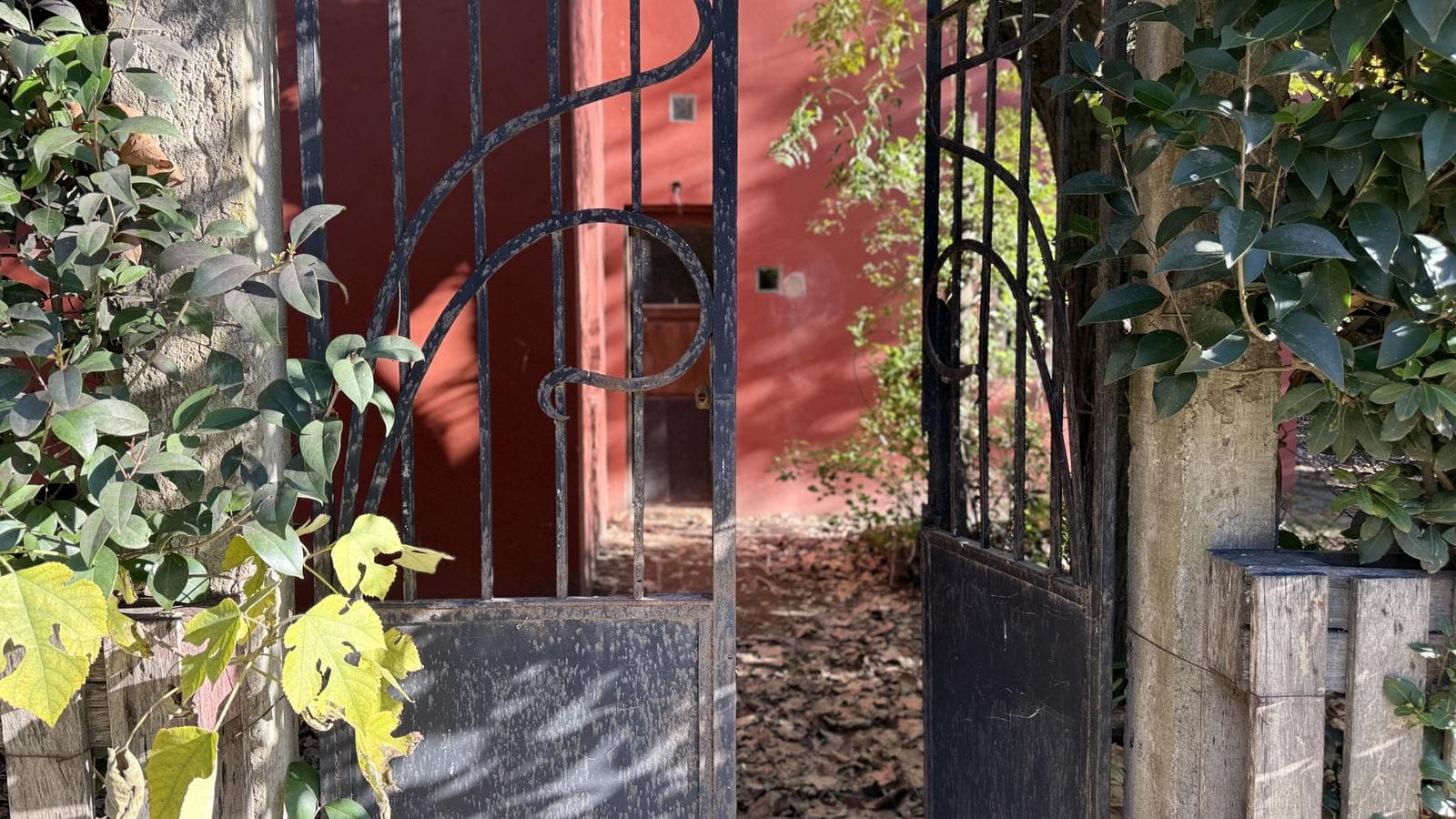 A country-style country house in the heart of Villa Loguercio—just a few steps from the lagoon!
