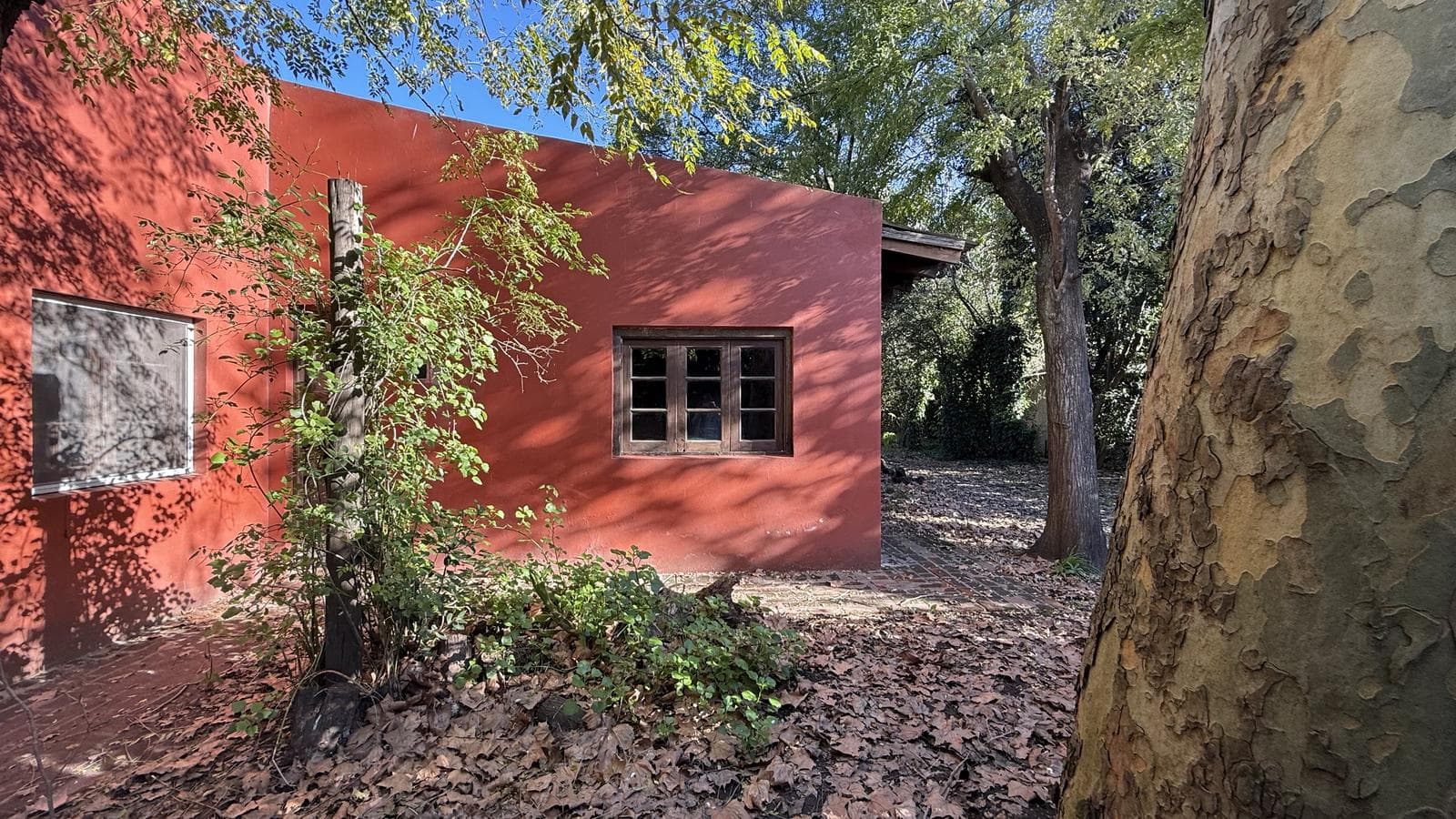A country-style country house in the heart of Villa Loguercio—just a few steps from the lagoon!