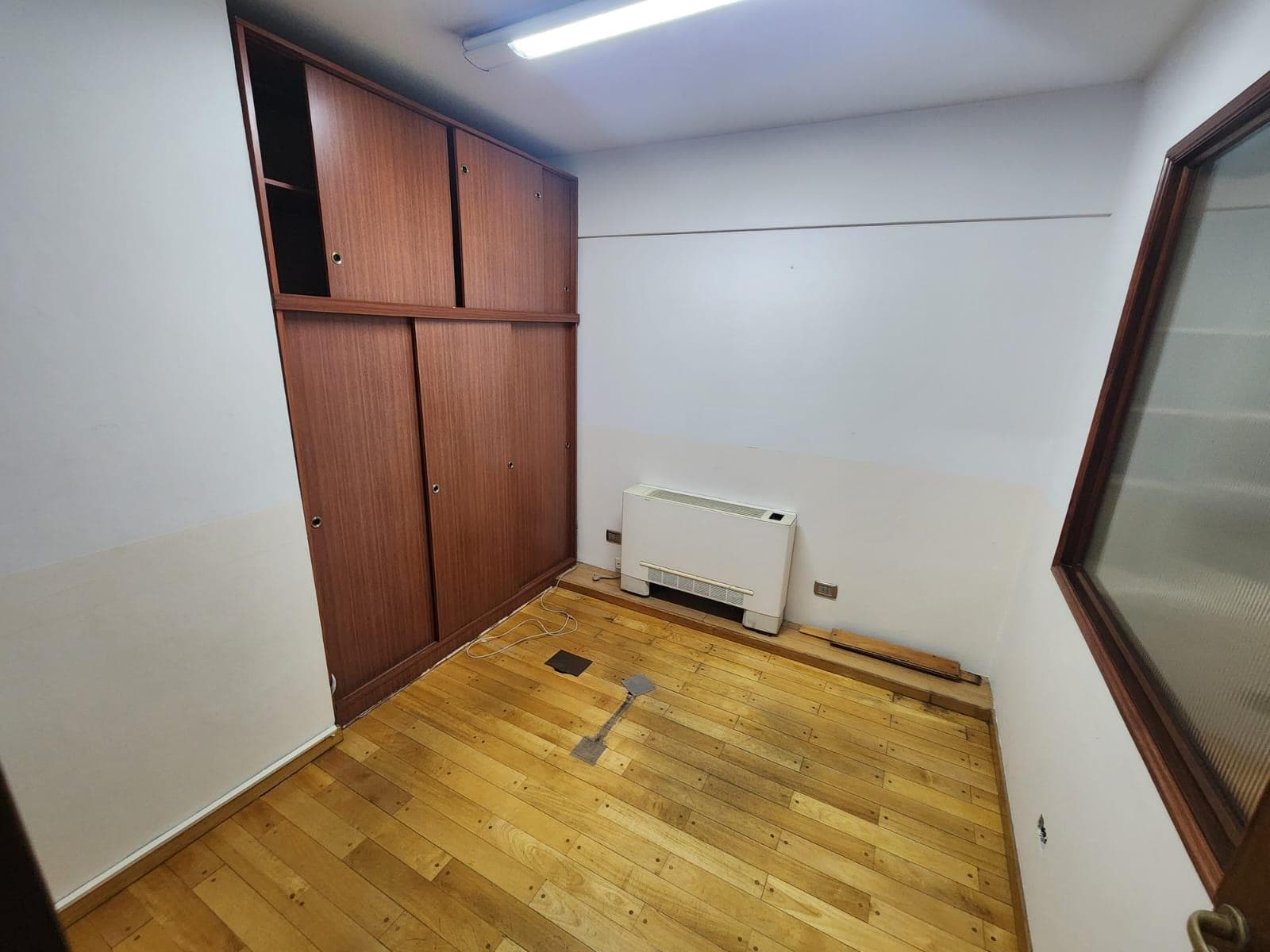 3-office space in the courthouse with a terrace balcony!