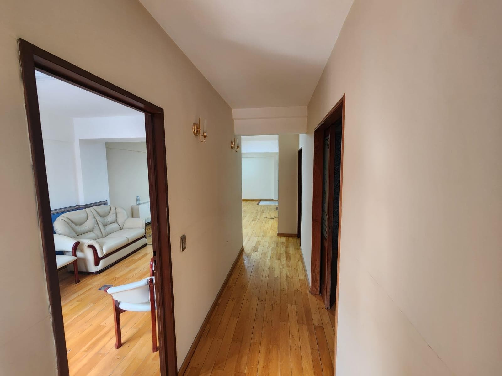 3-office space in the courthouse with a terrace balcony!
