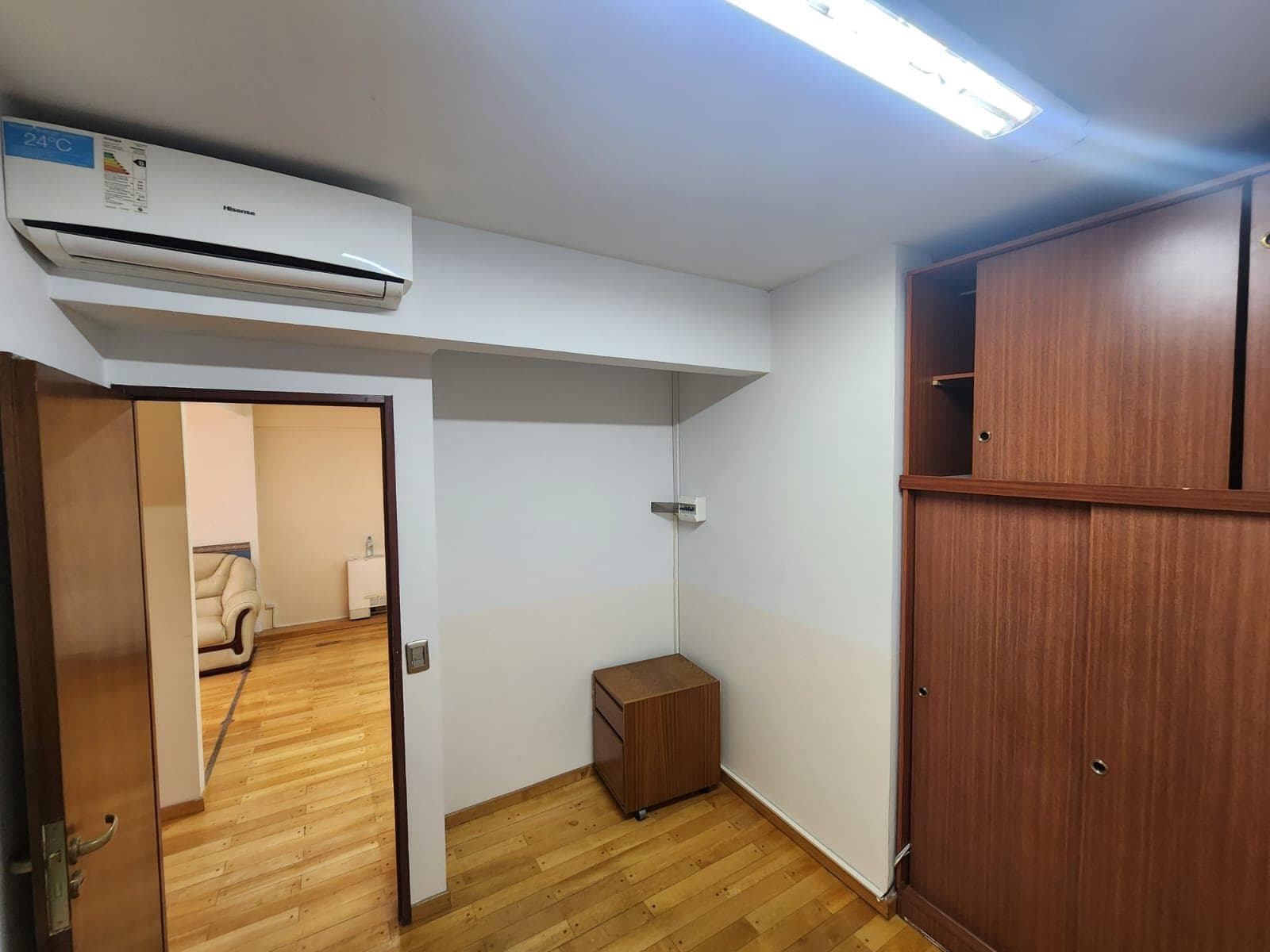 3-office space in the courthouse with a terrace balcony!