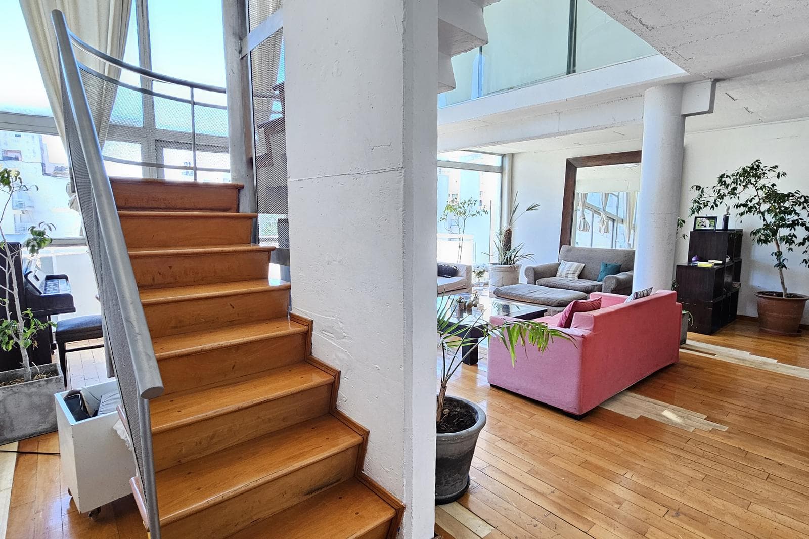 7-room triplex for sale with its own pool in Palermo